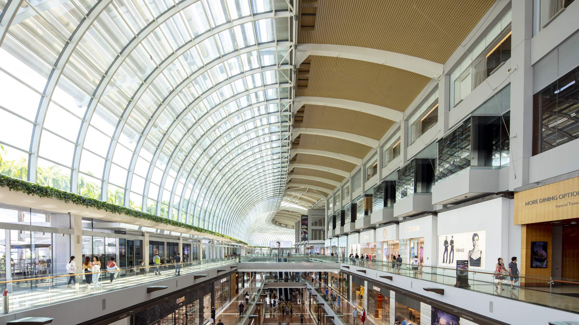 리조트 전역에서 즐기는 SEVENTEEN 비쥬얼, 뮤직비디오 큐레이션