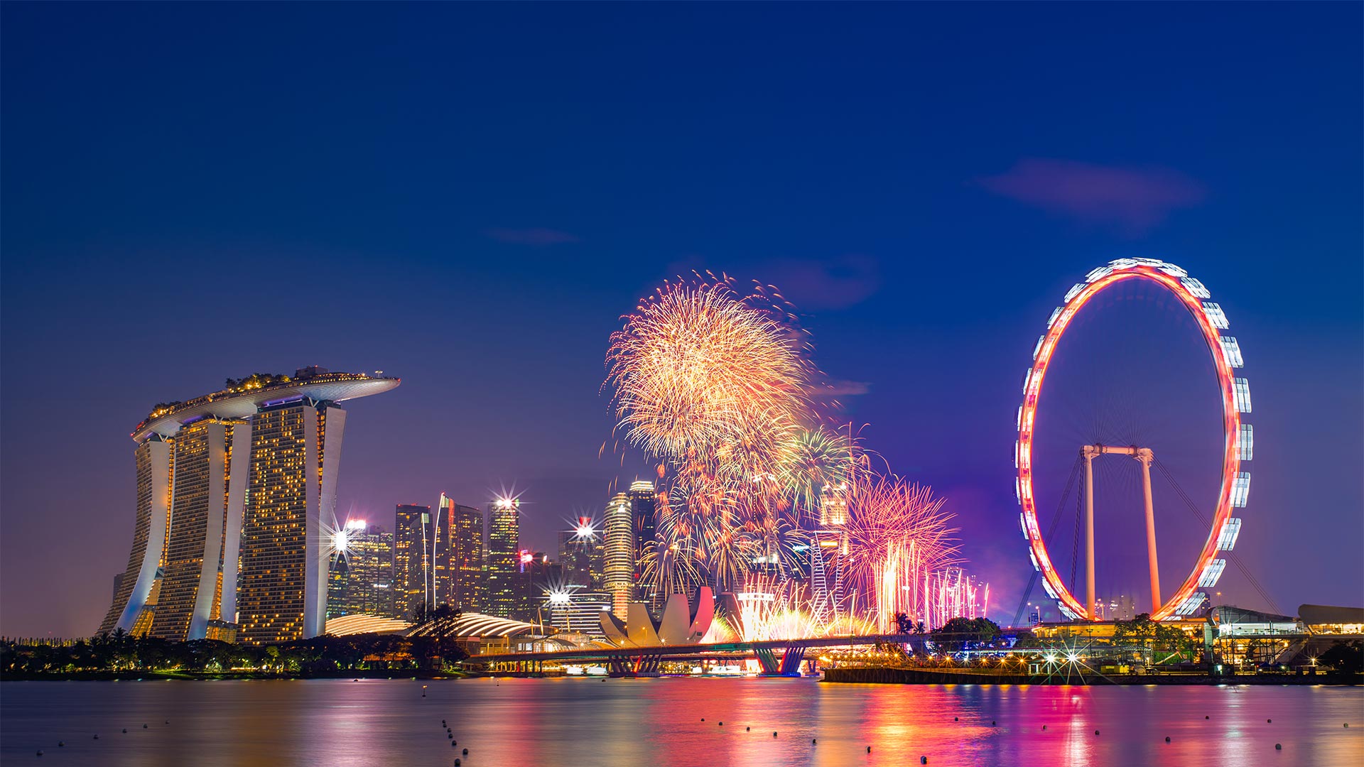 싱가포르의 새해 전야 카운트다운을 위한 마리나 베이 불꽃놀이
