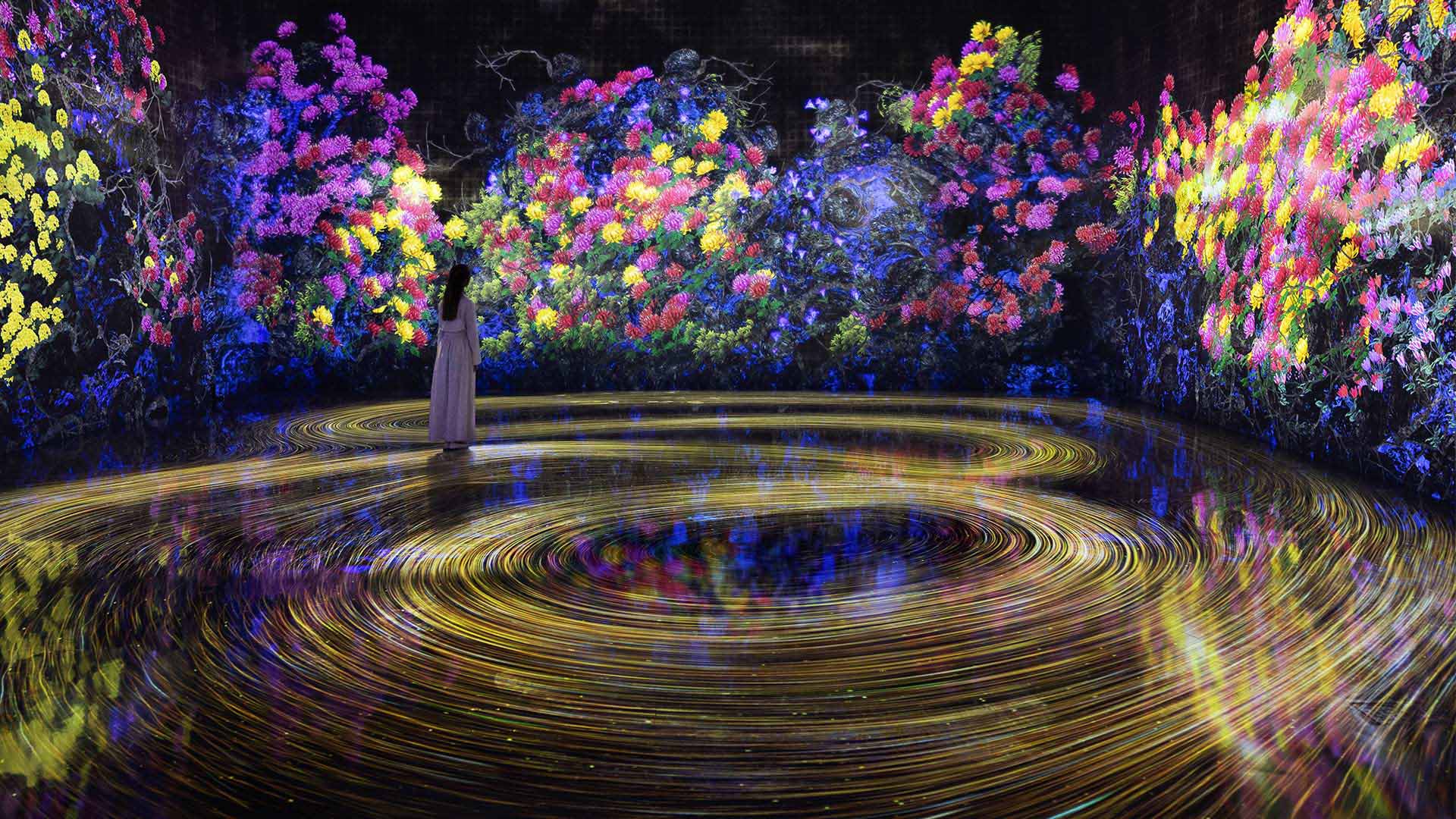 Flow Reaches Far (끝없이 이어지는 흐름)는 마리나 베이 샌즈에 위치한 아트사이언스 뮤지엄에서 선보이는 teamLab Future World의 몰입형 쇼케이스입니다.