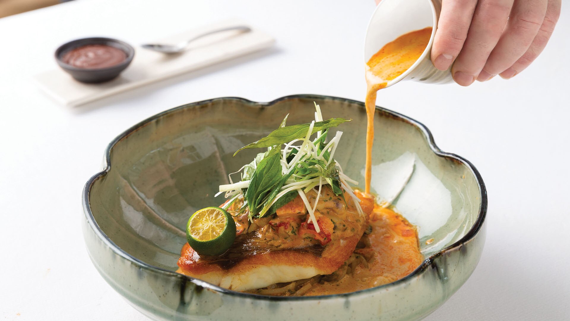 싱가포르 [Singapore]의 미슐랭 가이드 레스토랑인 Spago의 참돔 "락사" (Sea Bream Laksa)