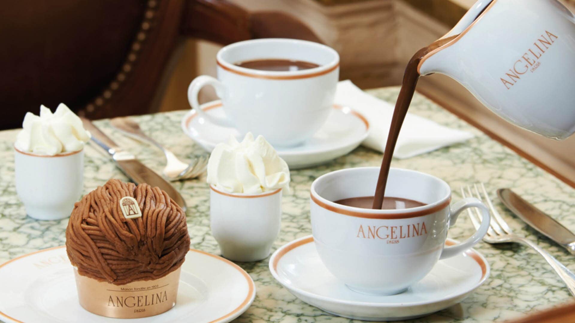 싱가포르 [Singapore]의 웨스턴 캐주얼 다이닝 카페인 Angelina에서 선보이는 핫 초콜릿 (Hot Chocolate)