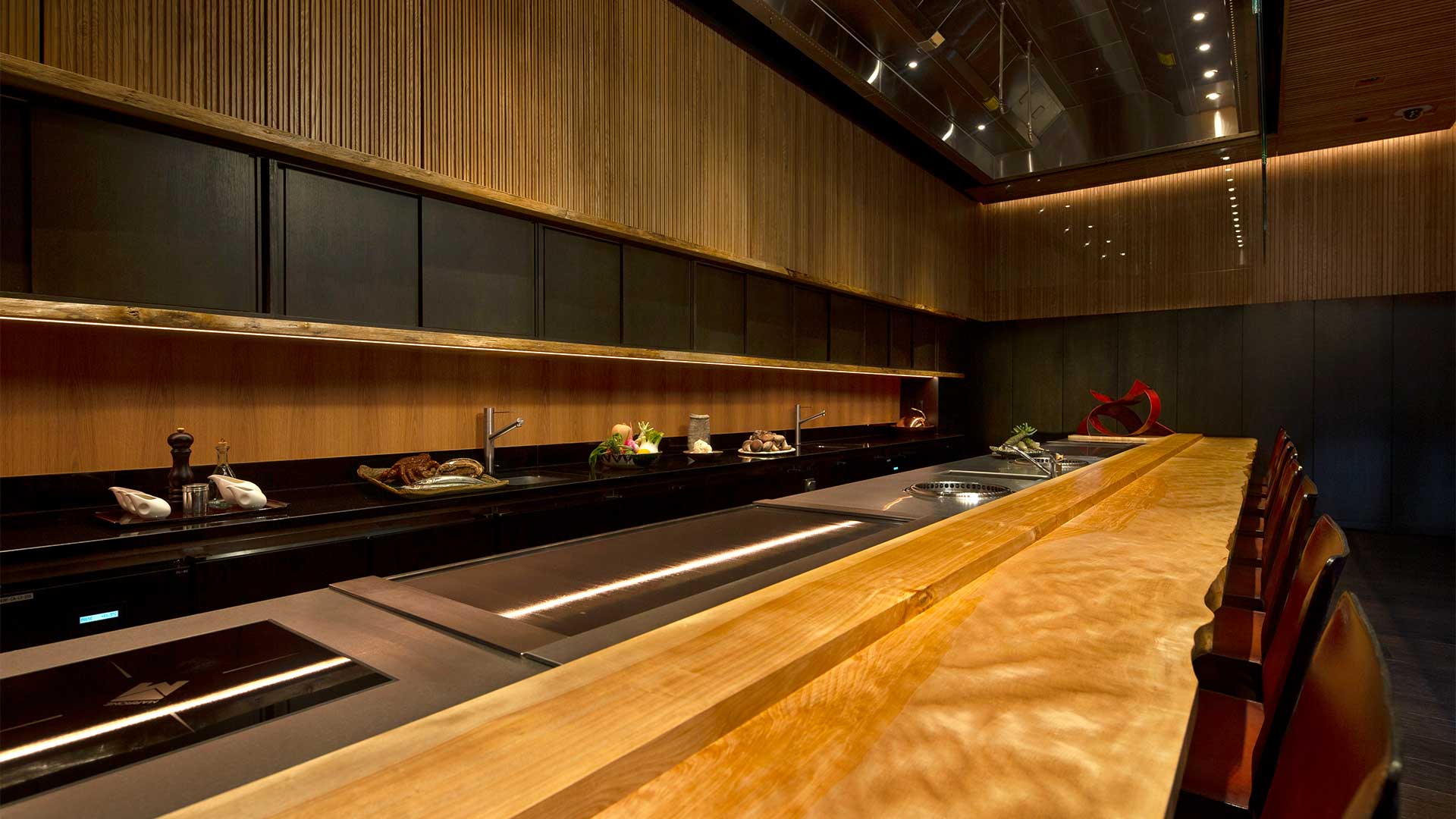 프라이빗 이벤트를 개최할 수 있는 프라이빗 룸이 갖춰진 레스토랑 Waku Ghin의 Chef's Table(셰프 테이블) 다이닝