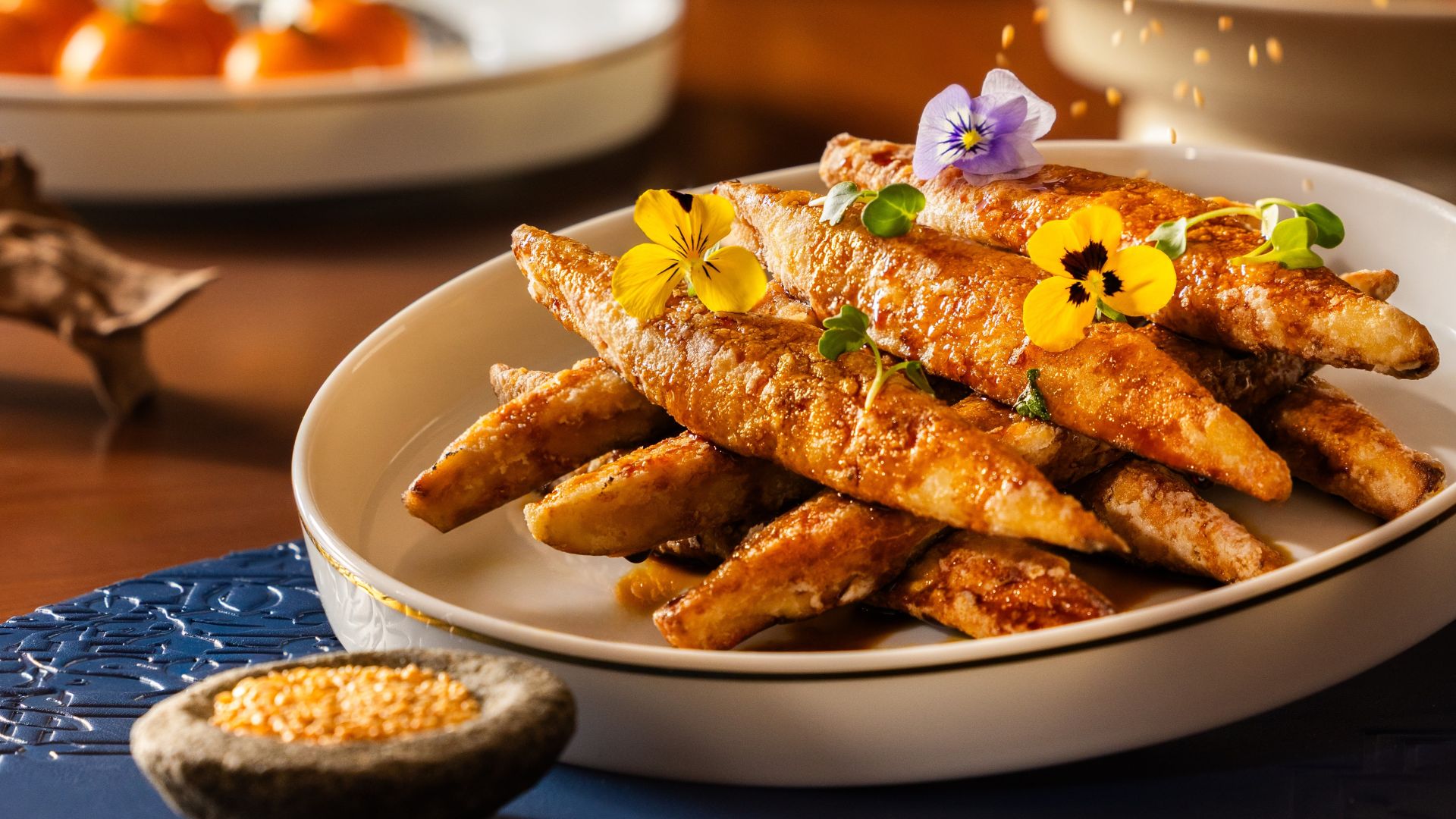 카라멜과 향신료를 곁들인 가지 튀김(Deep-Fried Eggplant with Caramel & Spices)