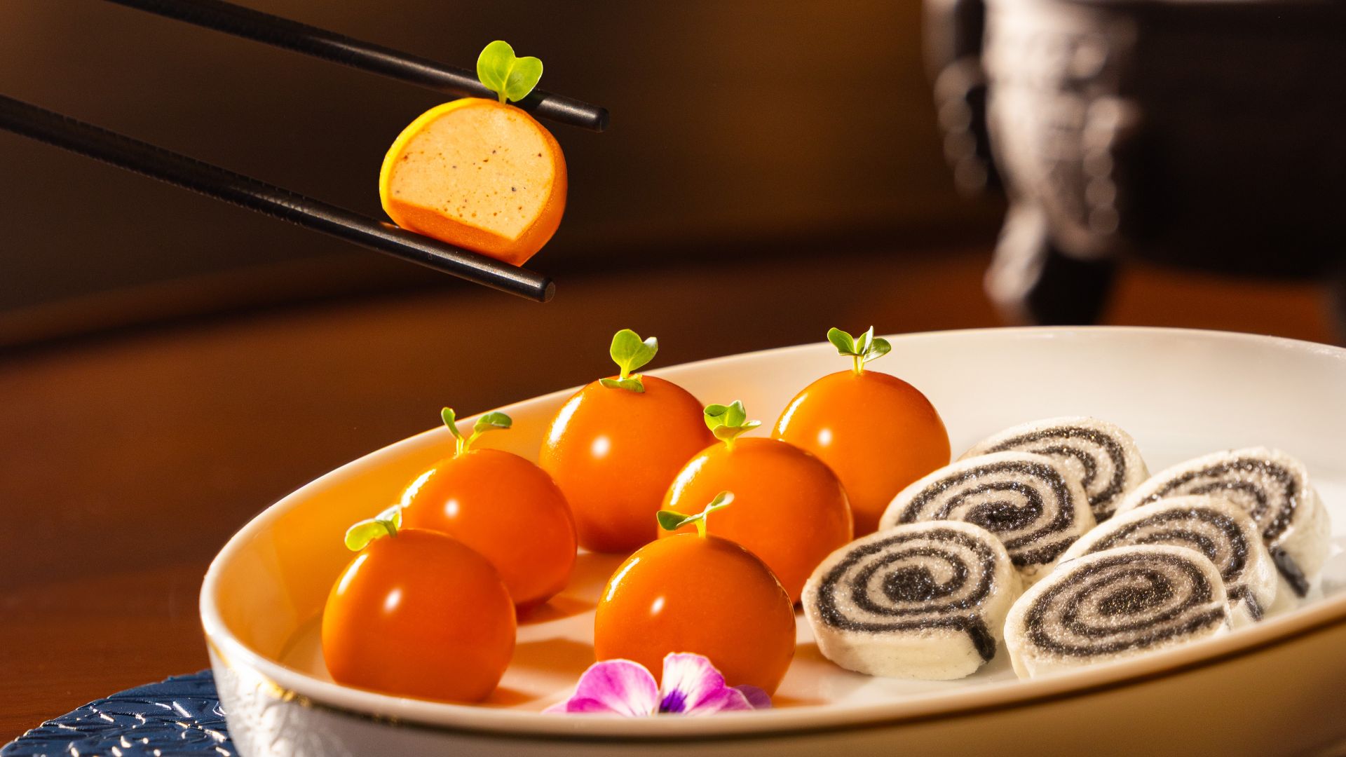 만터우 칩을 곁들인 푸아그라와 금귤(Foie Gras & Kumquats with Mantou Chips)