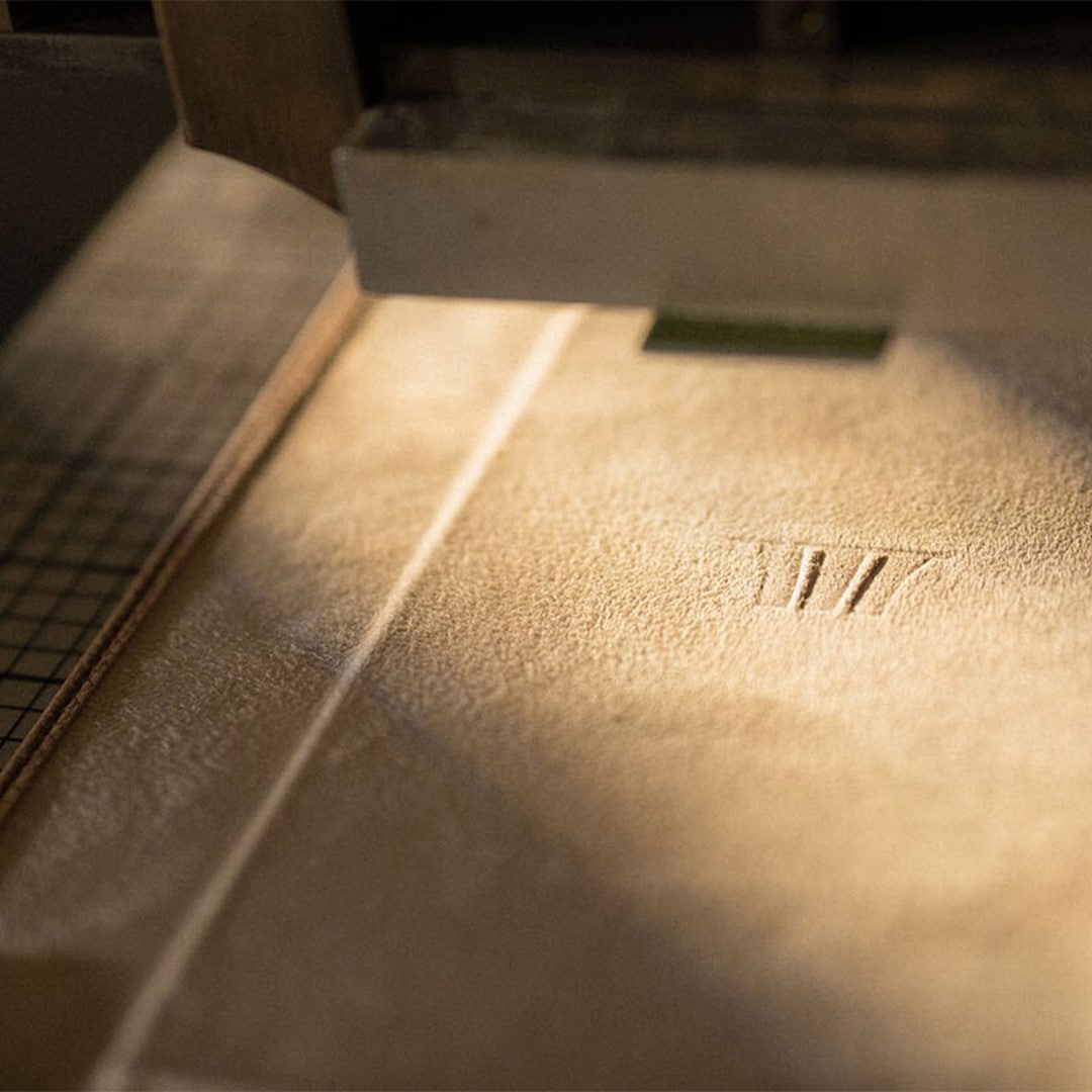 CRAFTING A WORLD OF BEAUTY(아름다움으로 빚어낸 세계)