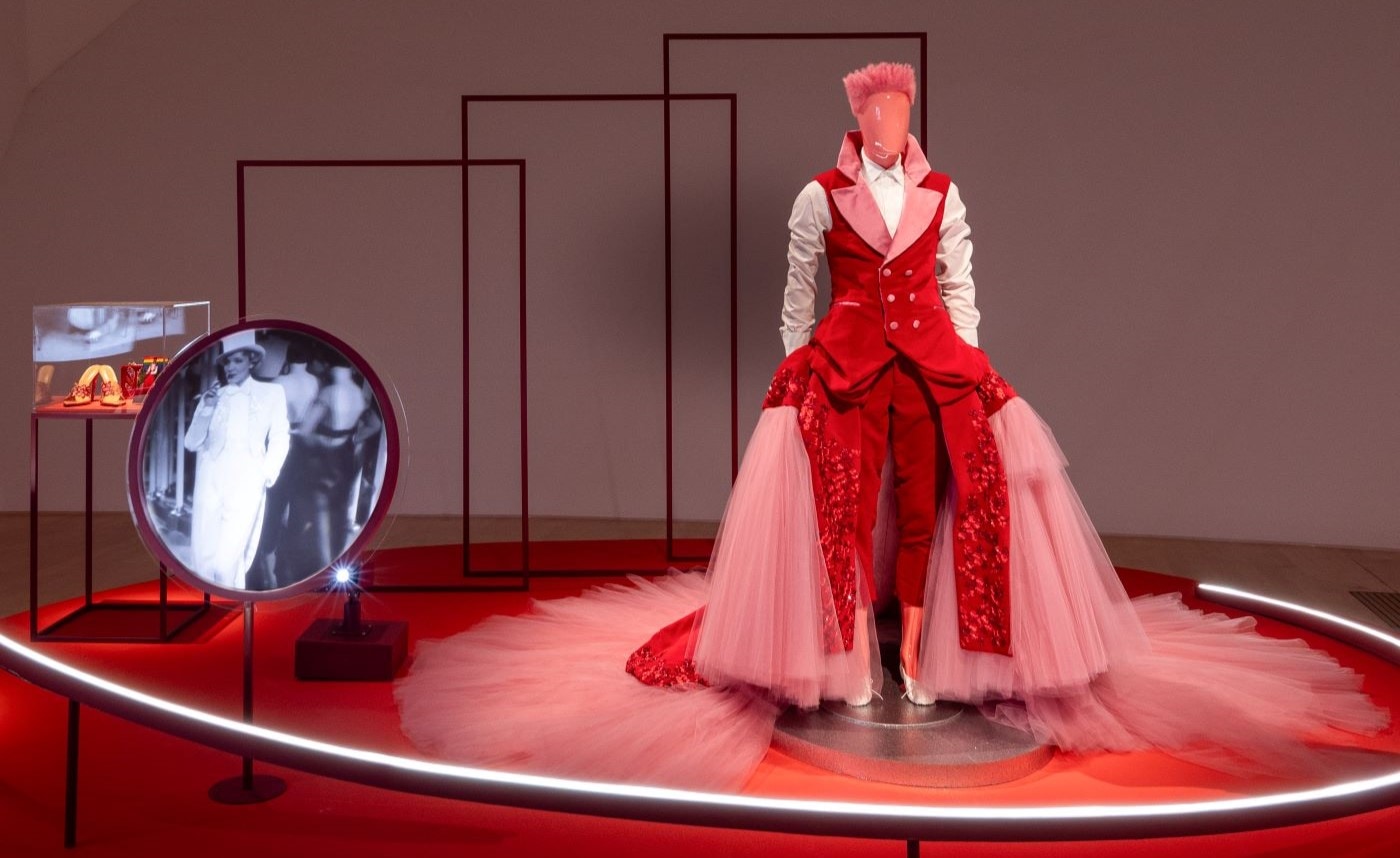 Breaking the Binary(브레이킹 더 바이너리)