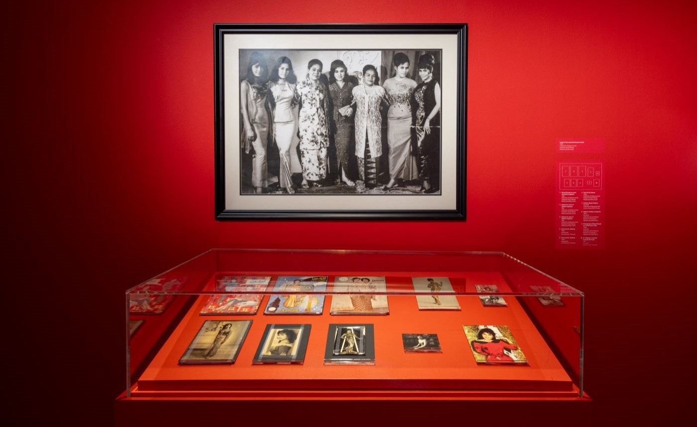 Cut from the Same Cloth(비슷한 부류)