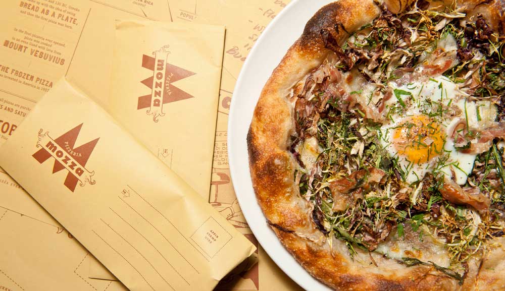 에그 구안치알레 피자 - 마리나 베이 샌즈의 피자리아 모짜