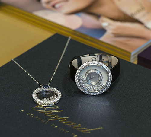 Chopard - 해피 다이아몬드 시계 및 해피 다이아몬드 펜던트로 구성된 40주년 해피 다이아몬드 컬렉션