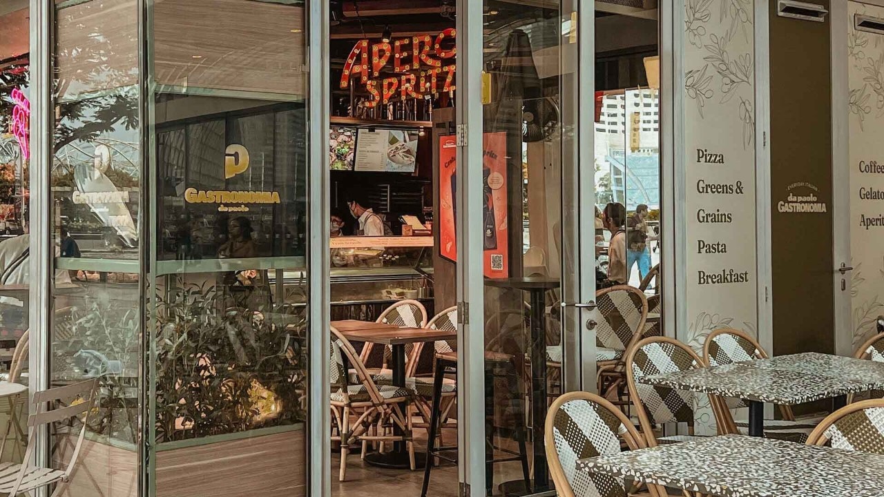 Da Paolo Gastronomia, and the alfresco dining area facing the waterfront promenade